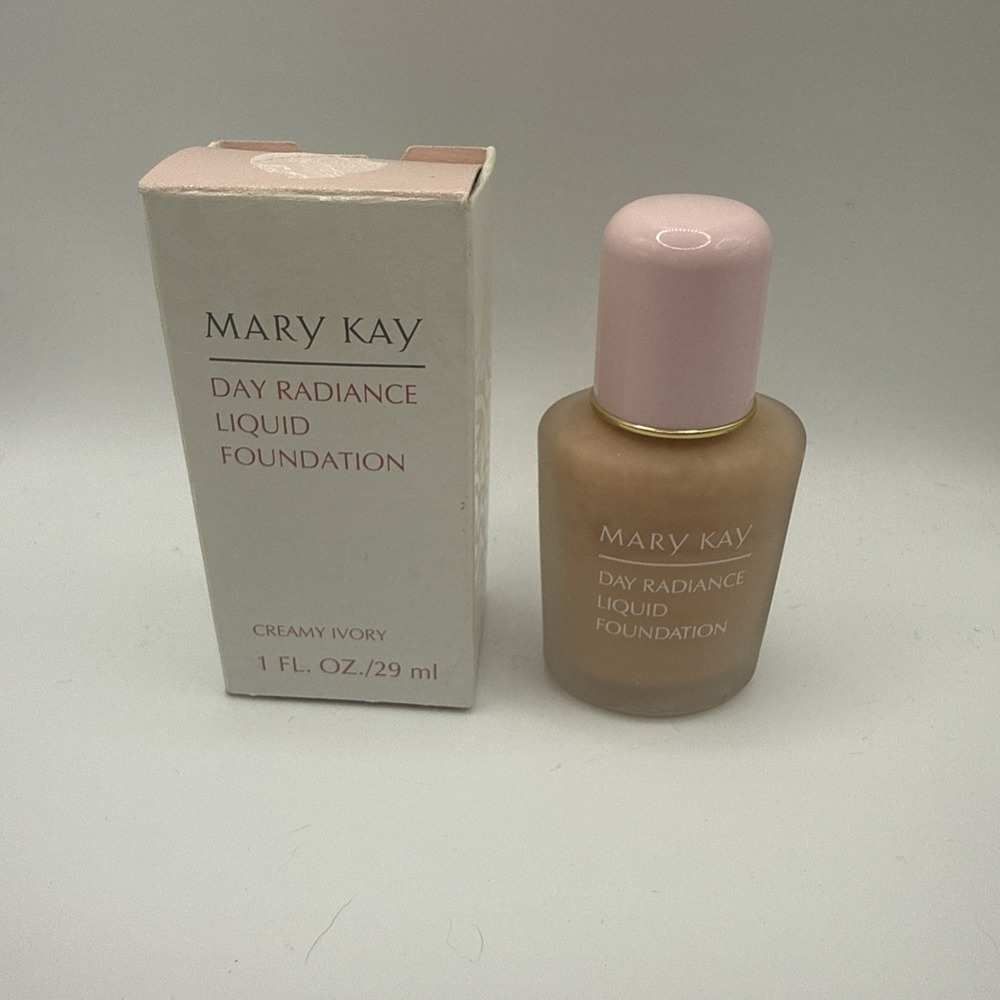 NOS Mary Kay Day Radiance Liquid Foundation Creamy Ivory‎ 1070 NIB Very Rare